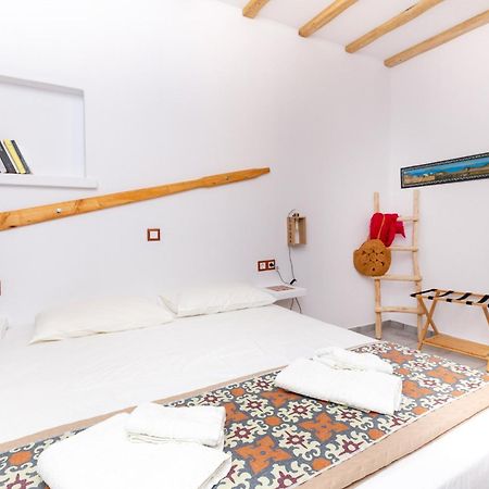Ailouros Summer Hotel Schoinoussa Buitenkant foto